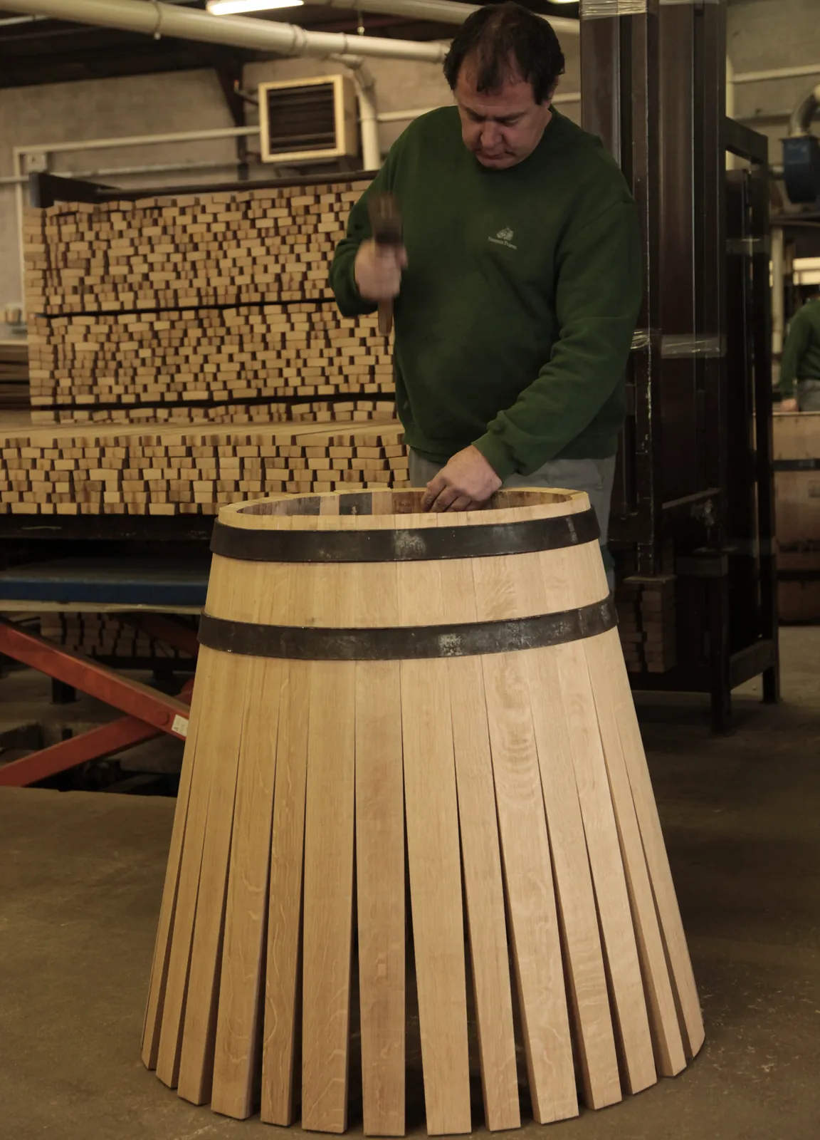 La « rose » : une jupe de douelles / The “rose”: a skirt of staves